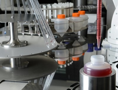 Die automatisierte Produktionsanlage Autostem wurde nach den GMP Leitlinien konstruiert, um qualitativ hochwertige und anwendungssichere biologische Therapeutika zu produzieren