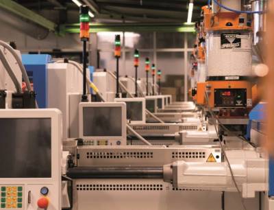14 neue Spritzgussmaschinen der neuesten Generation machen die Produktion von Sanner in Bensheim fit für die Zukunft