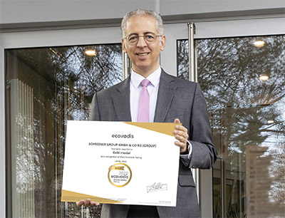 Geschäftsführer Roland Schreiner mit Ecovadis-Zertifikat
