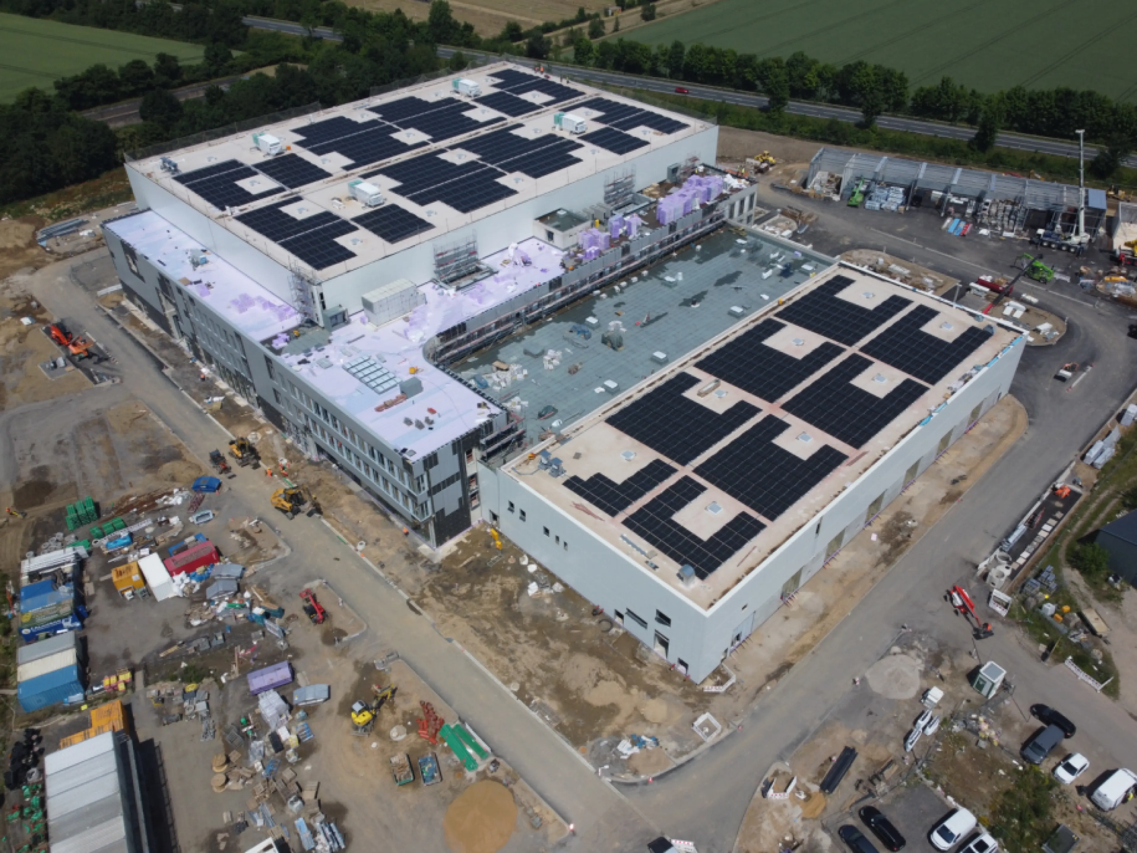 Der Bau des neuen Pharma-Technologiezentrums von Gea in Elsdorf (Nordrhein-Westfalen) liegt im Zeitplan. Nun hat die Verlagerung des bisherigen Betriebs in Hürth nach Elsdorf begonnen