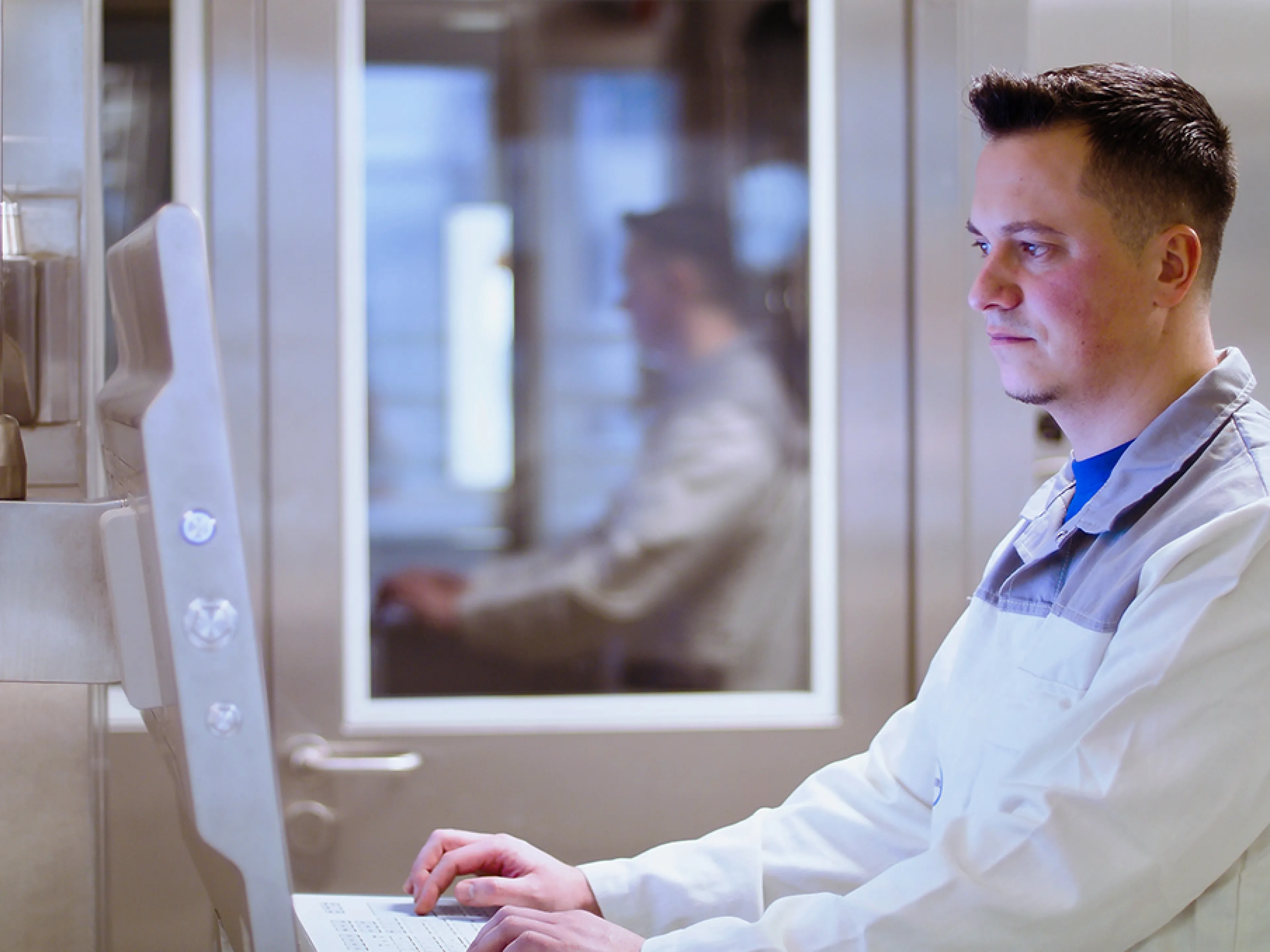 Bayer hat eine Software-Plattform etabliert, welche die Kommunikation auf dem Shopfloor signifkant verbessert, Bild: Eschbach Bayer hat eine Software-Plattform etabliert, welche die Kommunikation auf dem Shopfloor signifkant verbessert