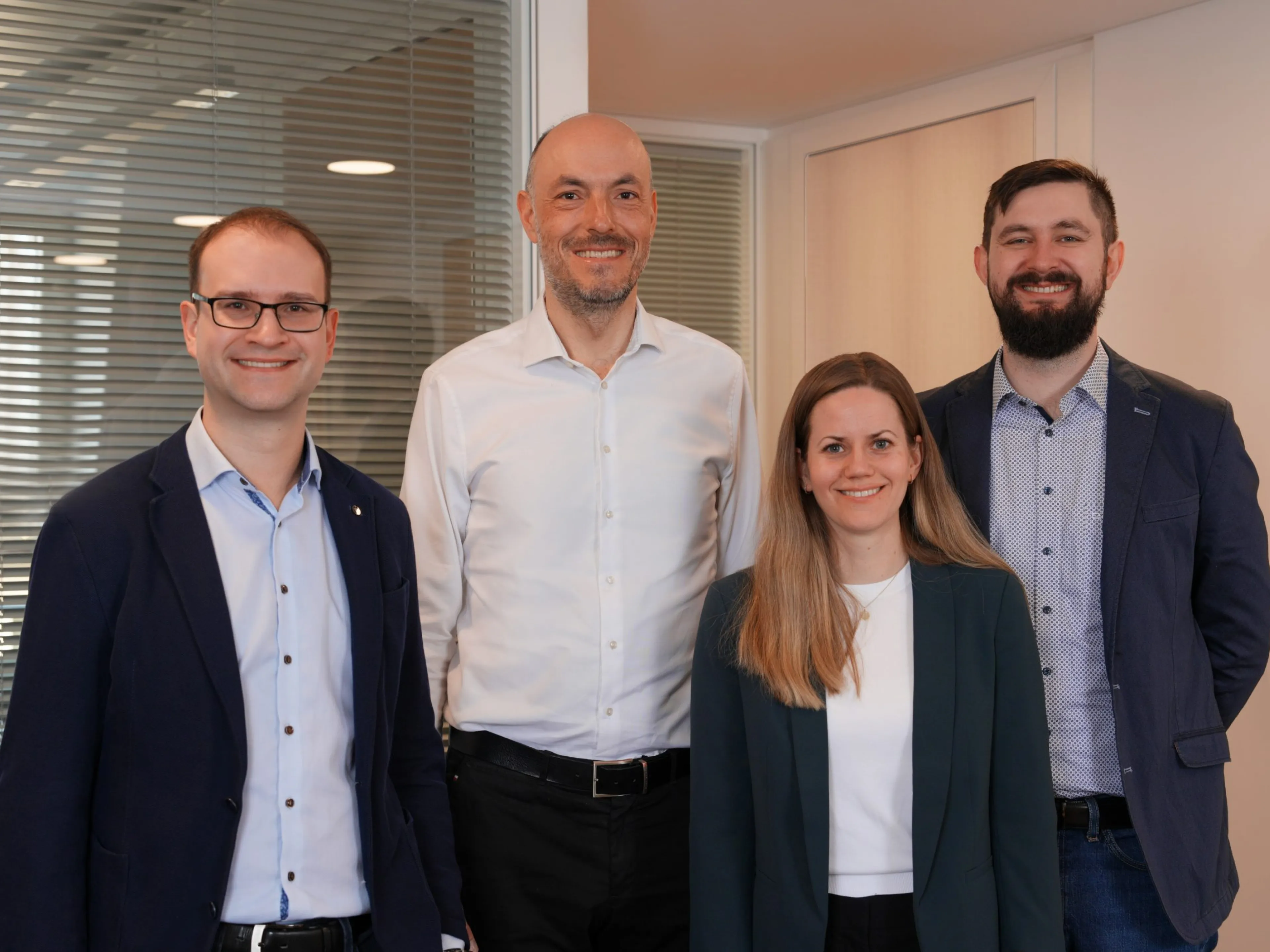 Das Team von Smartbax, v.l.n.r.: Dr. Robert Macsics (CEO & Co-Founder), Prof. Dr. Stephan Sieber (Scientific Advisor & Co-Founder), Dr. Sylvia Varland (Senior Scientist) und Dr. Eric Juskewitz (Senior Scientist)