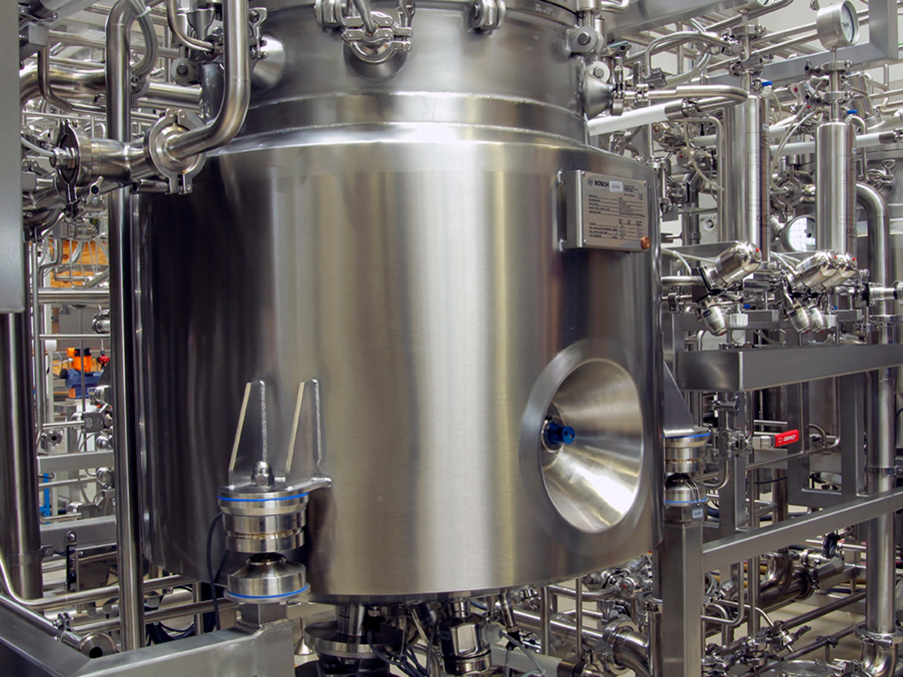 Die gravimetrische Füllstandsmessung misst im Unterschied zu allen anderen Verfahren nicht ein abgeleitetes Prozesssignal, sondern die Masse