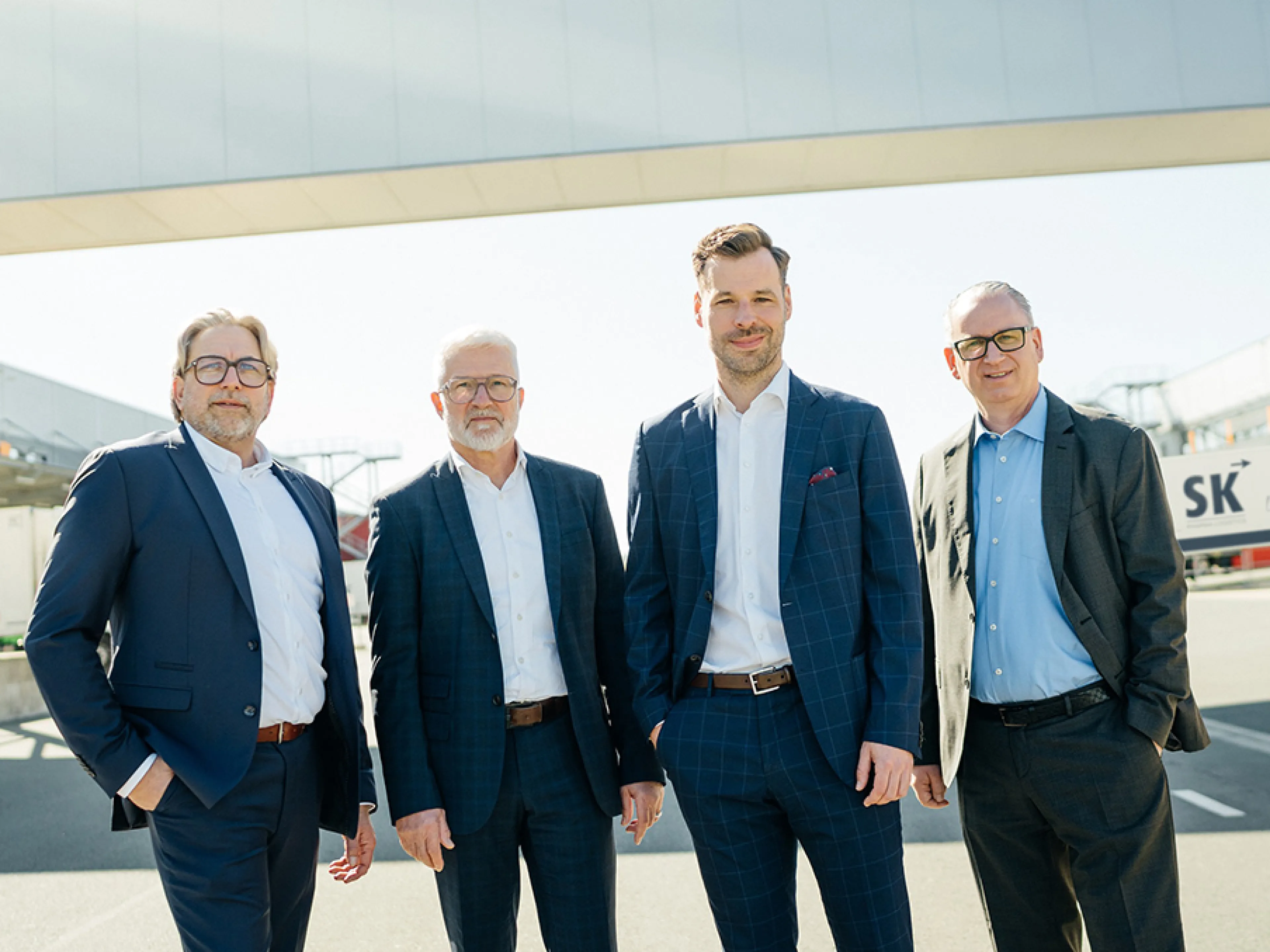 v.l.n.r.: Peter Büscher, CFO SK Pharma, Wolfram Zehnle, CFO Med-X-Press, Frederik Günther, CEO SK Pharma, Lars Dörhage, CEO Med-X-Press