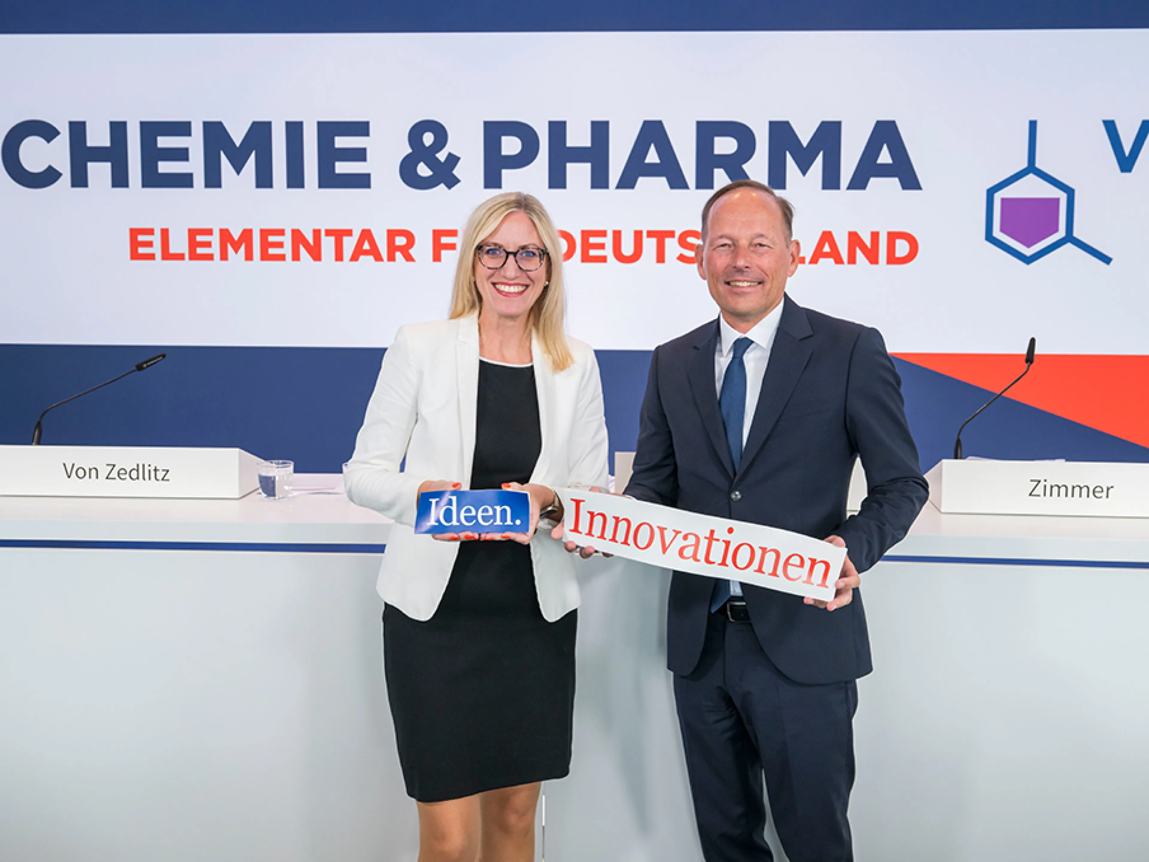 Fordern einen starken Forschungsstandort Deutschland: Ulrike Zimmer, Leiterin des Bereichs Wissenschaft, Technik und Umwelt im VCI, sowie Geschäftsführerin des Fonds der Chemischen Industrie (FCI); Thomas Wessel, Vorsitzender des VCI-Ausschusses Forschung, Wissenschaft und Bildung