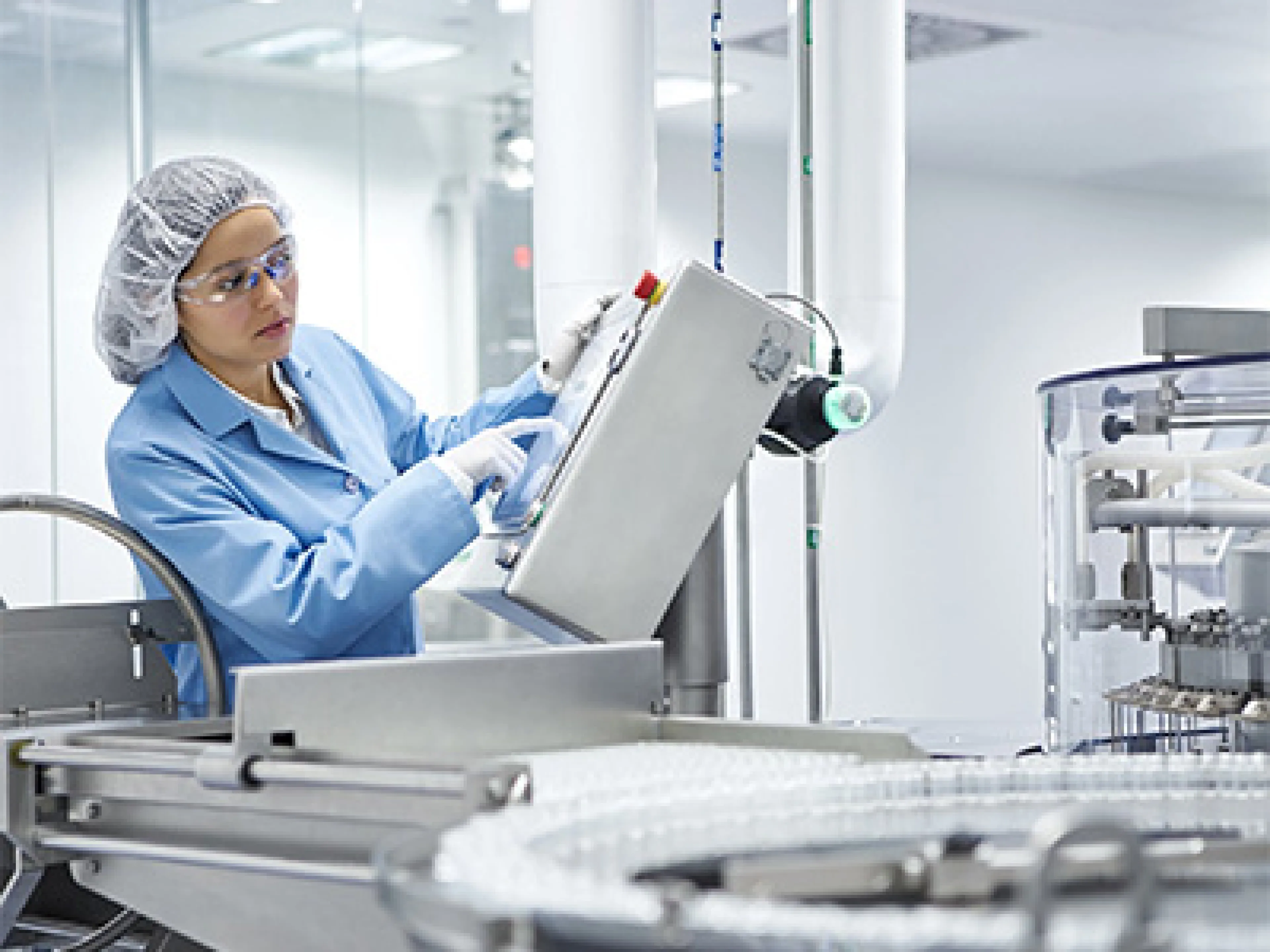 Abfüllung von Arzneimitteln in Glasampullen bei Fresenius Kabi im Werk Melrose Park in den USA
