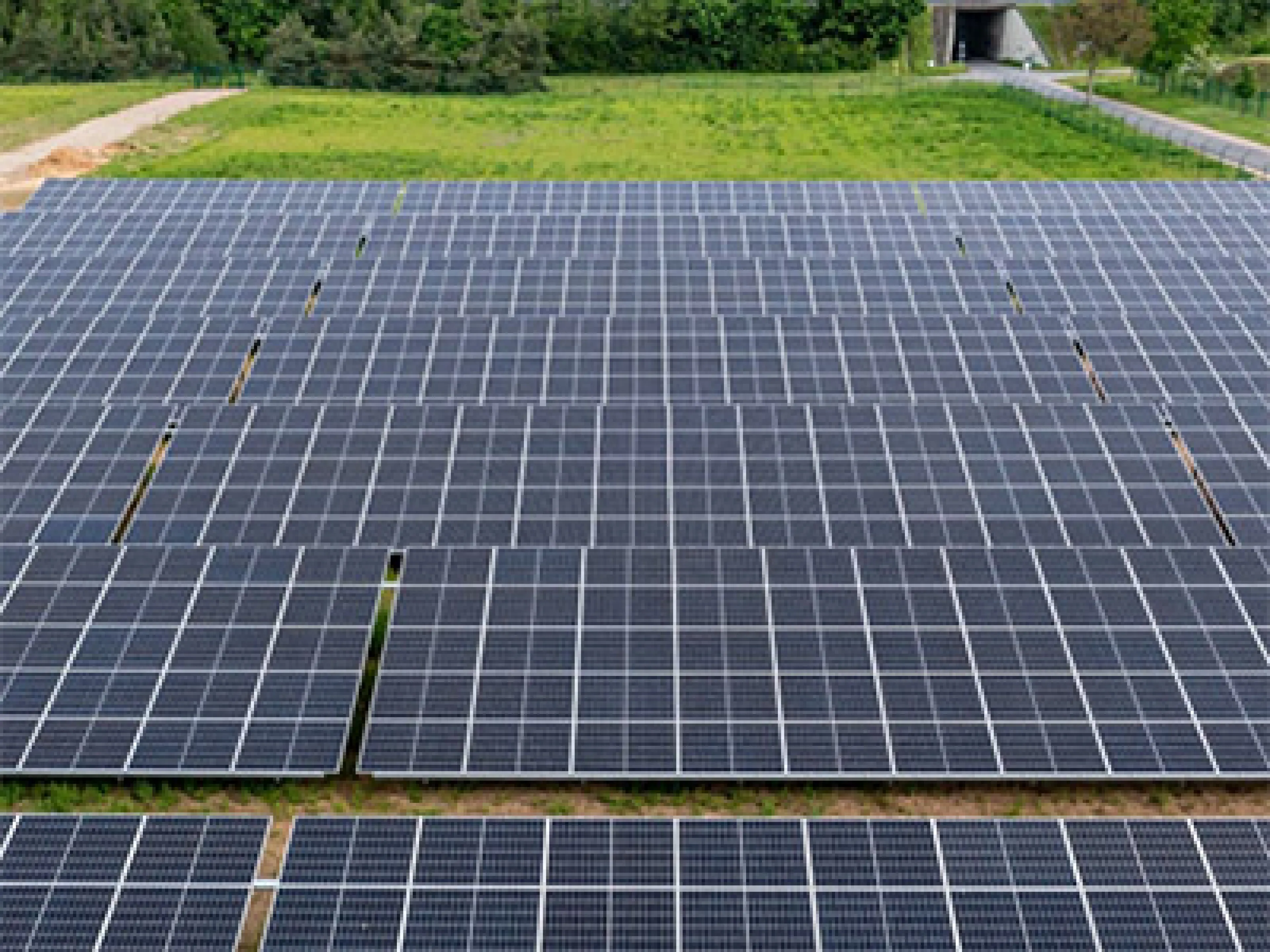 Solarpark am nördlichen Rand des Boehringer Ingelheim Werksgeländes