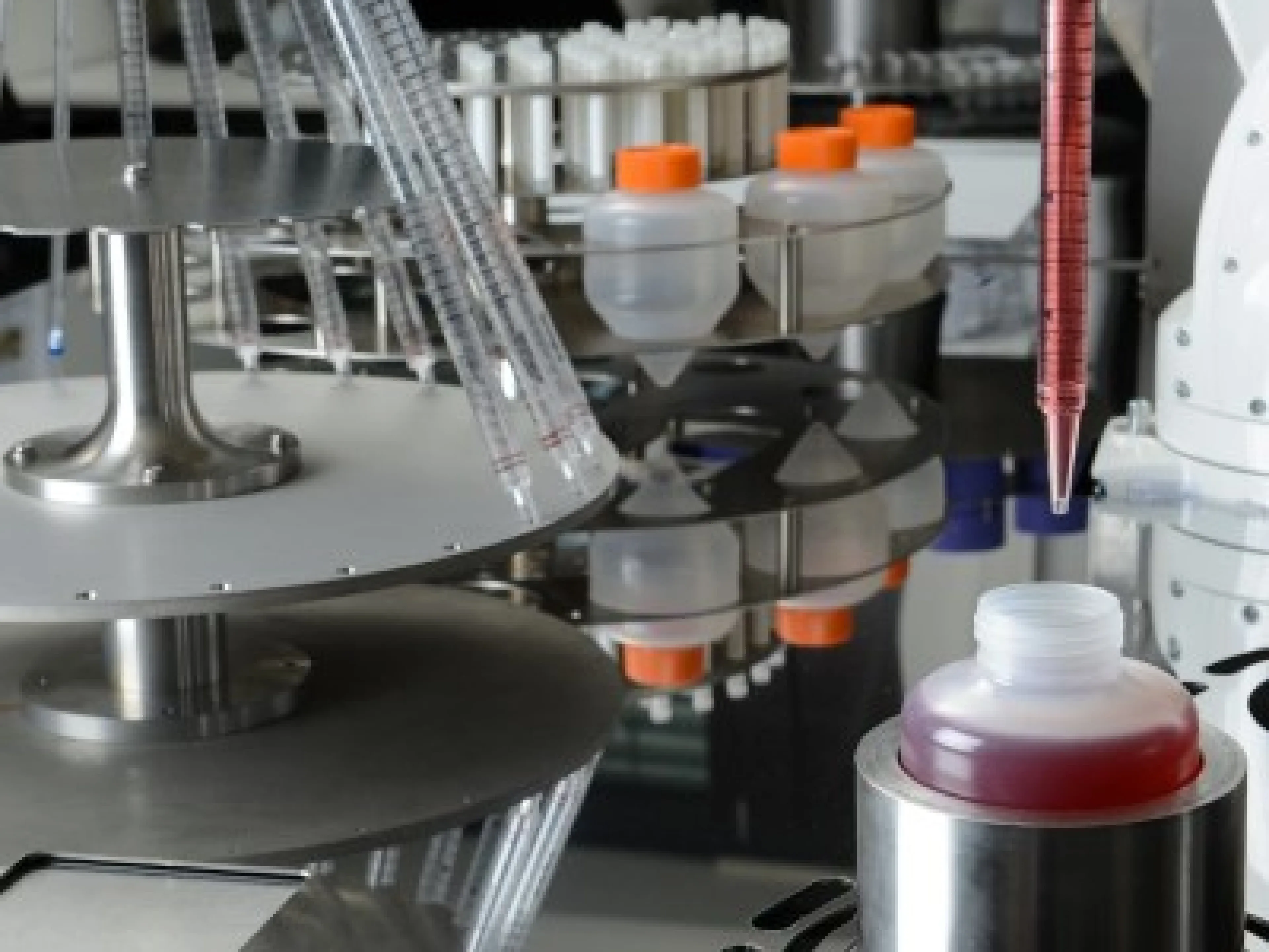 Die automatisierte Produktionsanlage Autostem wurde nach den GMP Leitlinien konstruiert, um qualitativ hochwertige und anwendungssichere biologische Therapeutika zu produzieren