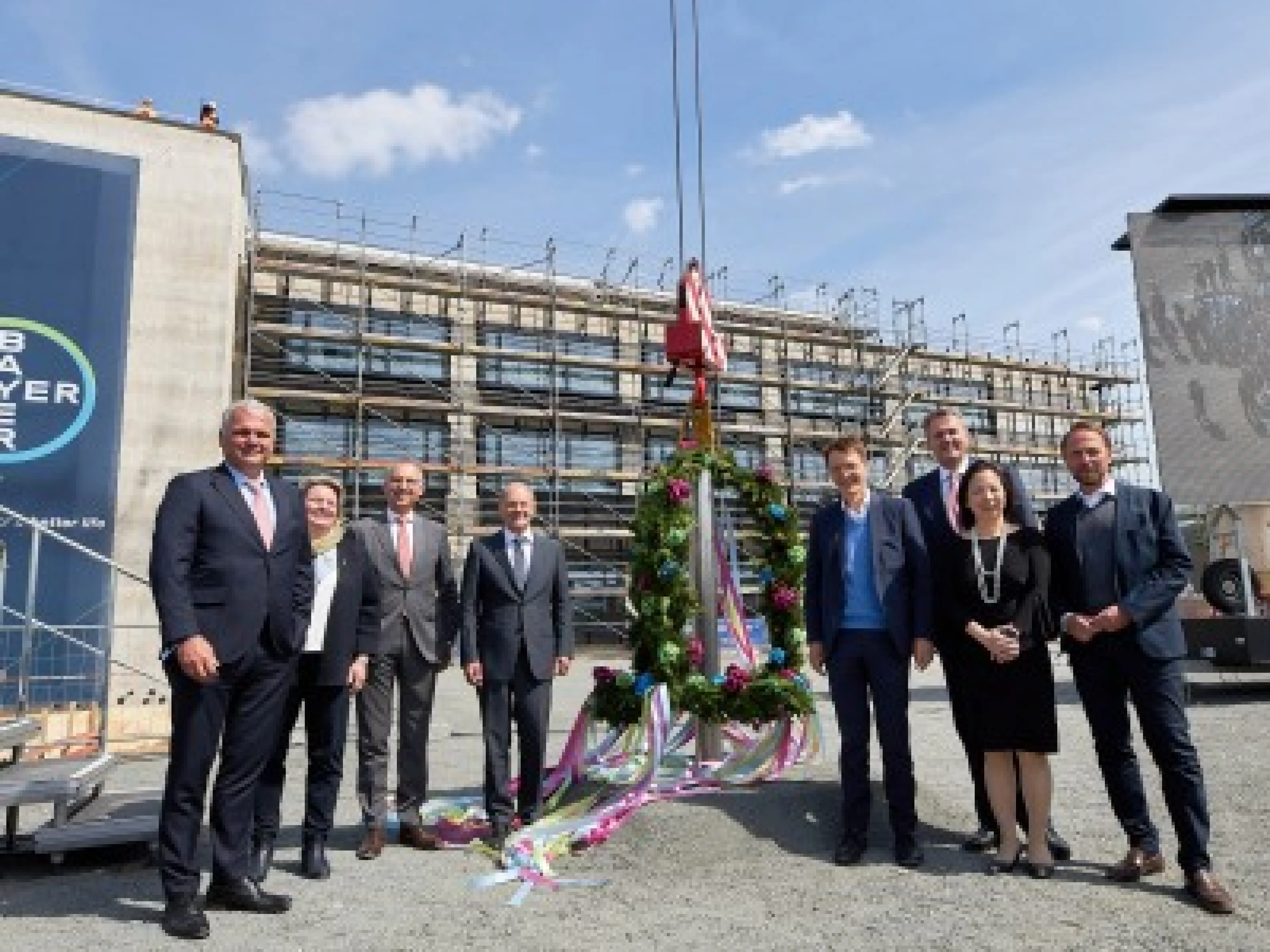 Richtfest der neuen Bayer-Arzneimittelanlage in Leverkusen
