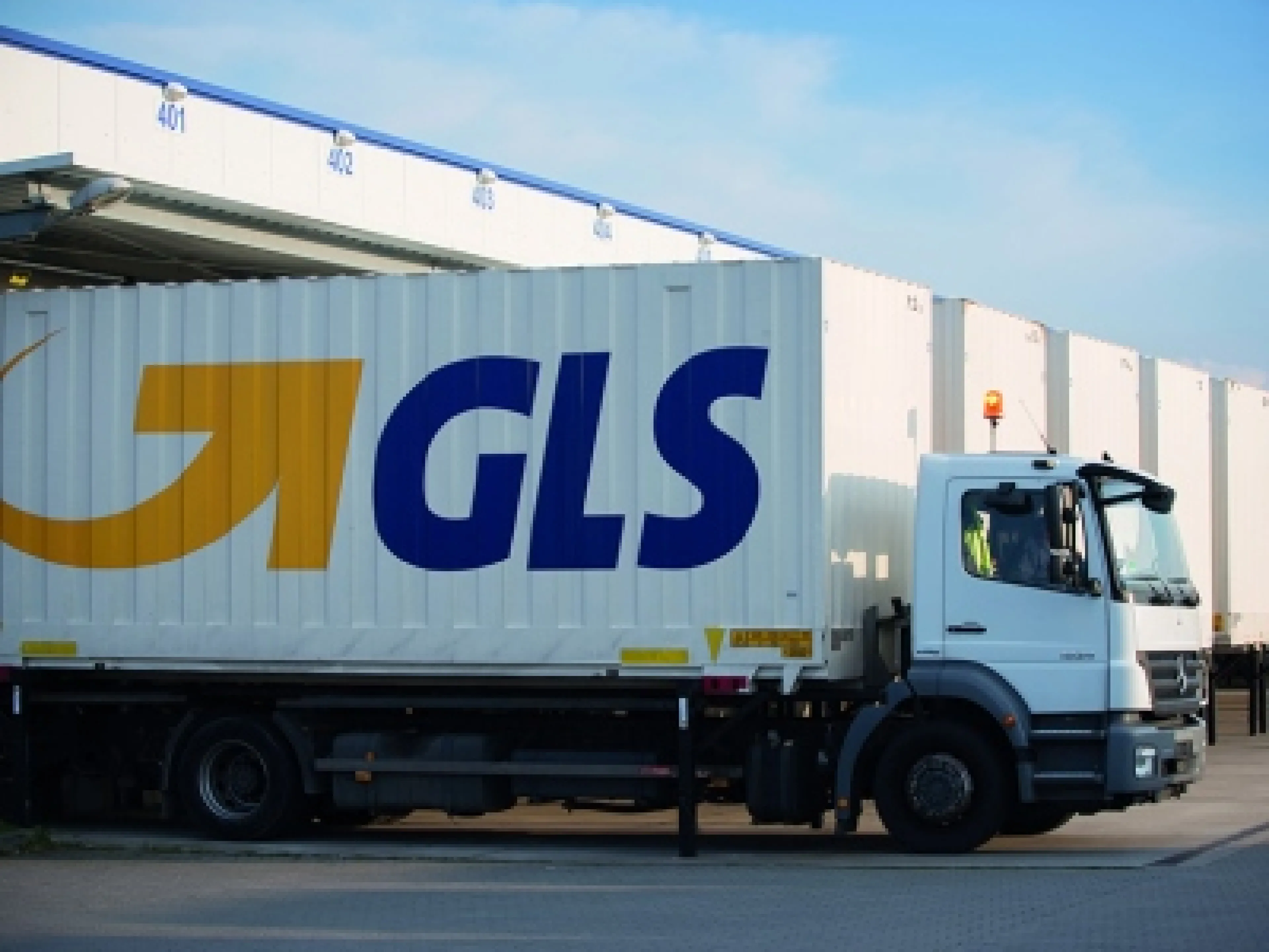 Über 70 zentrale und regionale Umschlagplätze und mehr als 1.000 Depots stehen GLS zur Verfügung