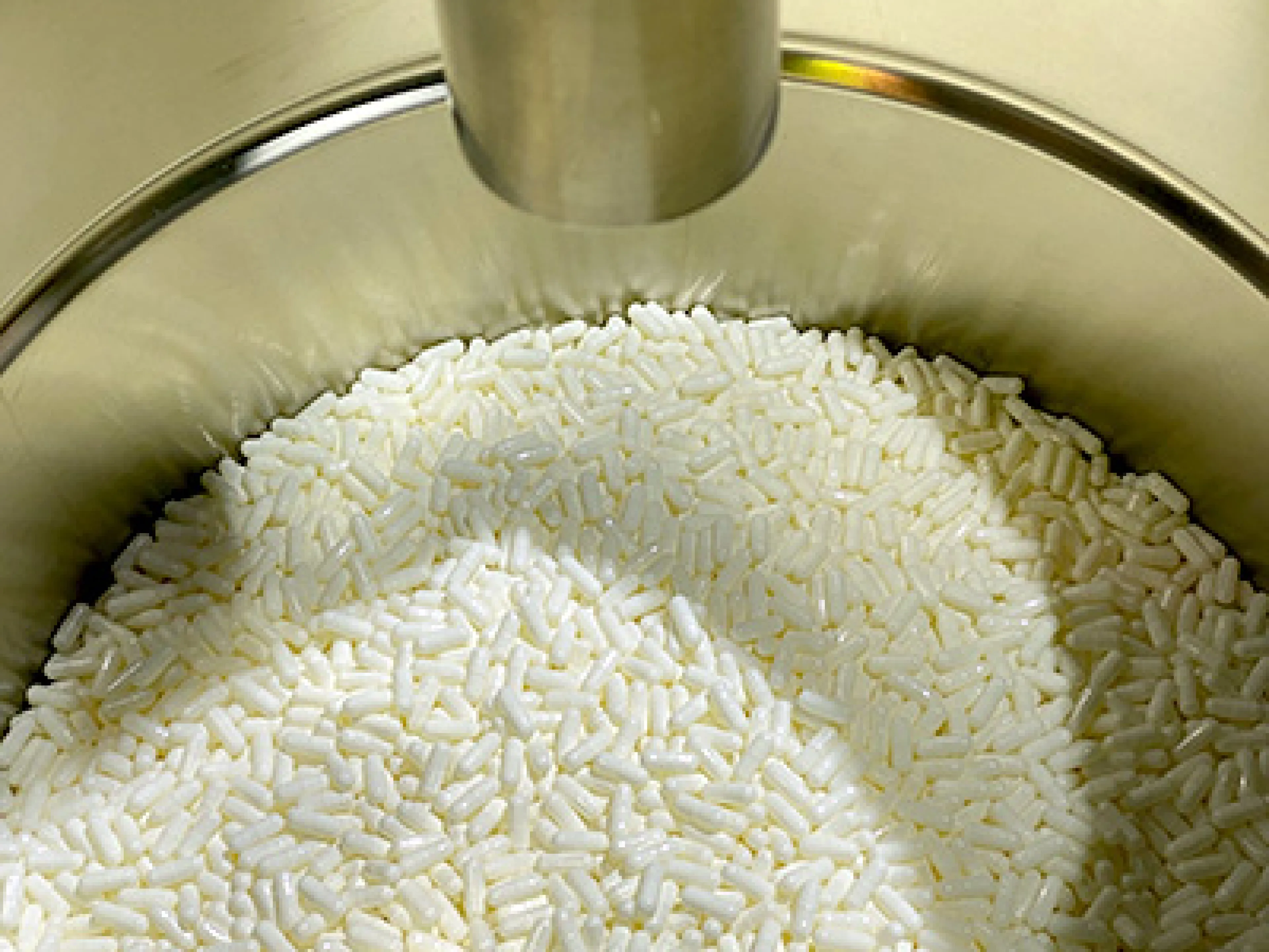 Nach Abschluss des Tarifvertrages 2024 bekommen die 585.000 Beschäftigten in der Chemie- und Pharmaindustrie fast sieben Prozent Entgelterhöhung in zwei Stufen