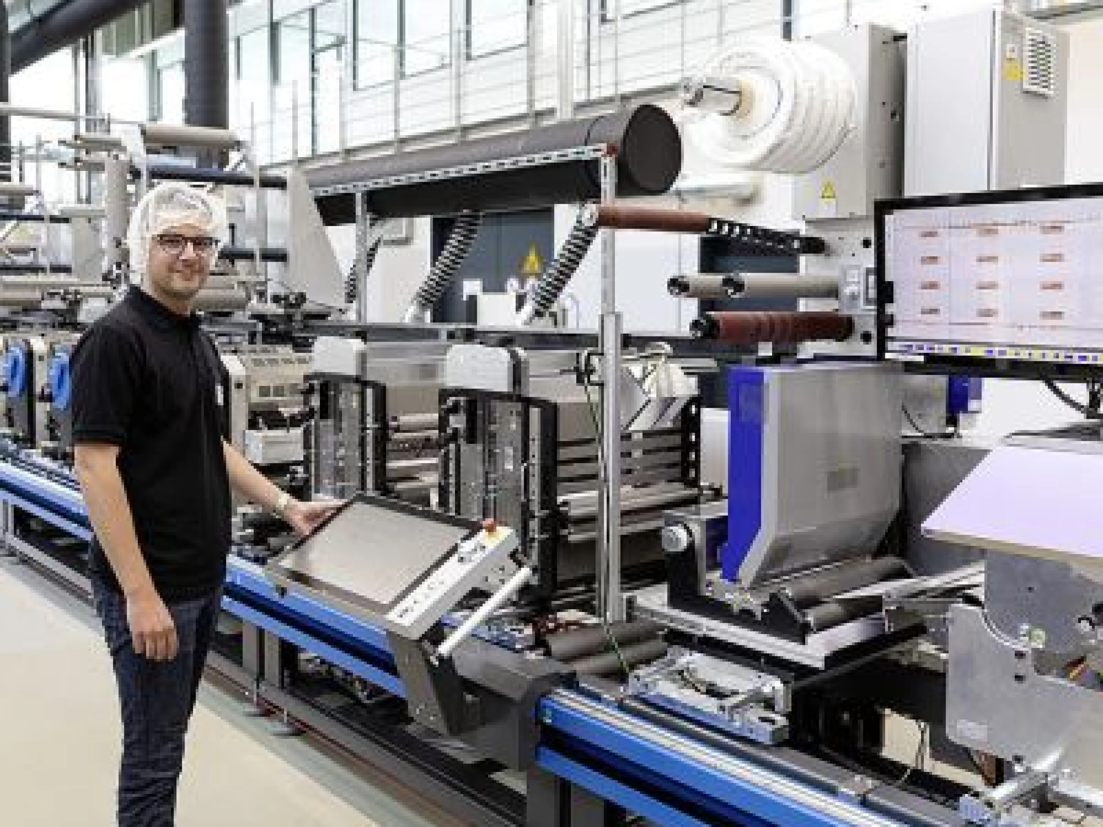 Bei der Schreiner Group ist er schon seit vielen Jahren - inzwischen leitet Fillip Wonnemann die neue Fertigungslinie Pharma-Tac 1 in Dorfen
