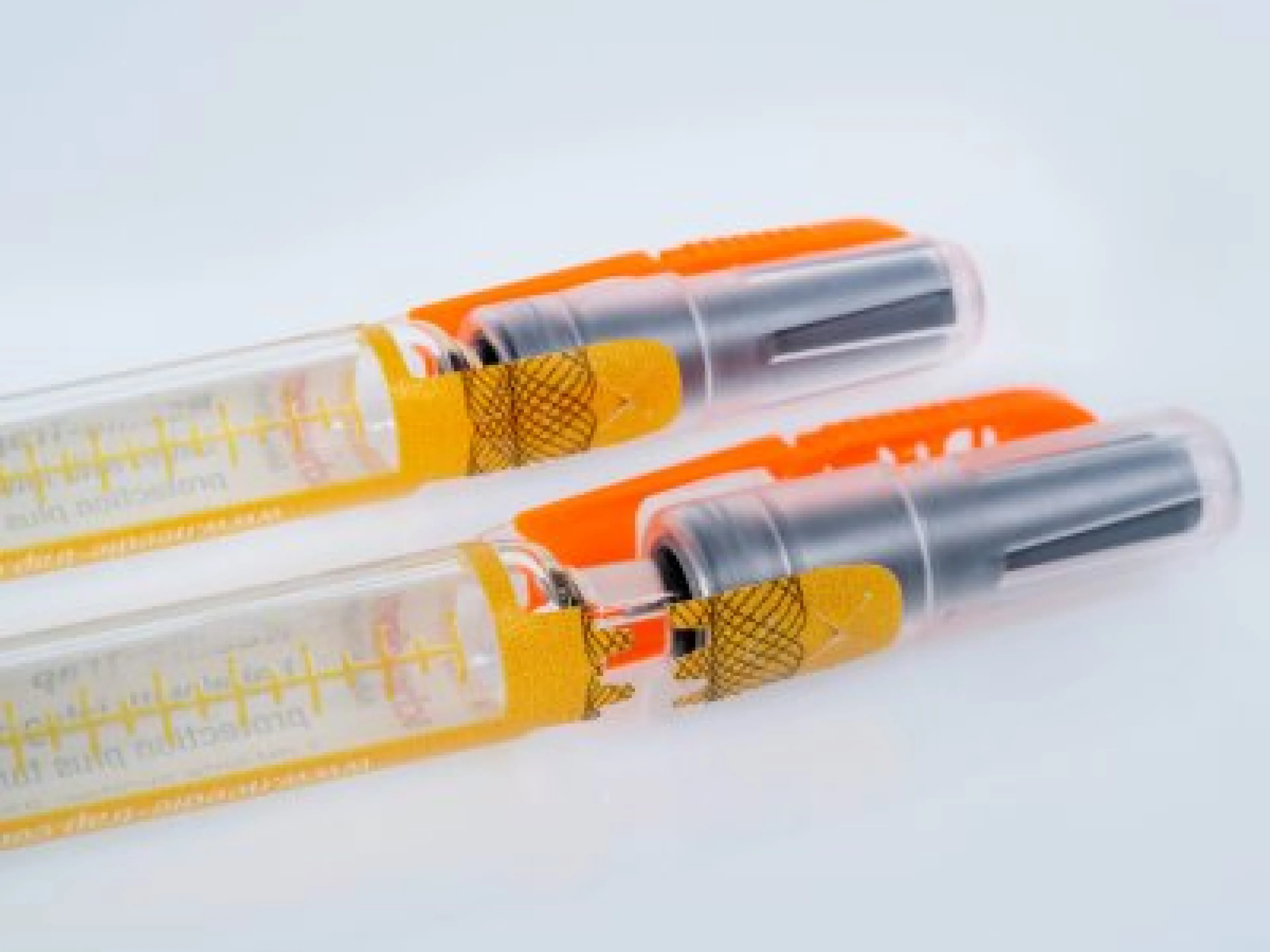 Das in das Nadelschutzsystem integrierte Sicherheitssiegel zeigt die Erstöffnung der vorgefüllten Spritze zuverlässig an