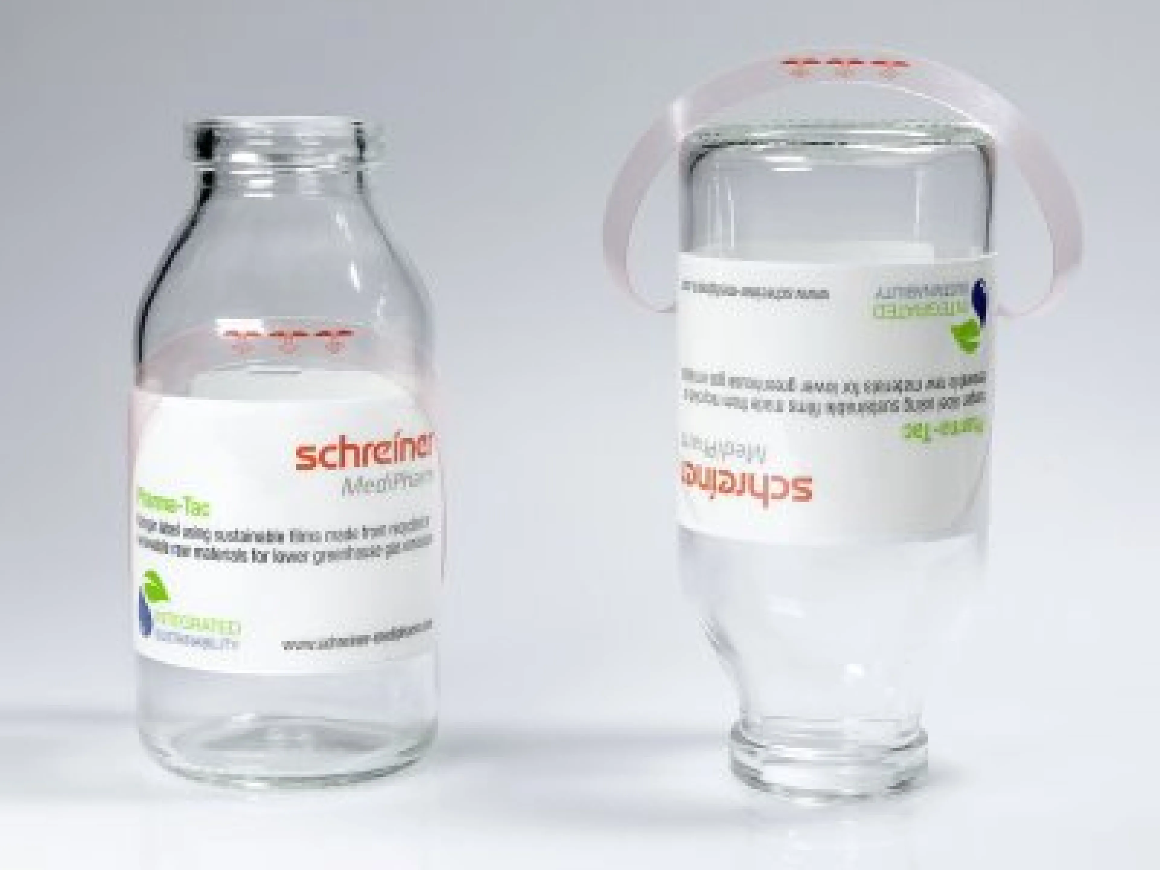 Das Hänger-Label Pharma-Tac wurde kontinuierlich um verschiedene Varianten und Features erweitert und kann jetzt auch aus umweltschonendem Folienmaterial gefertigt werden