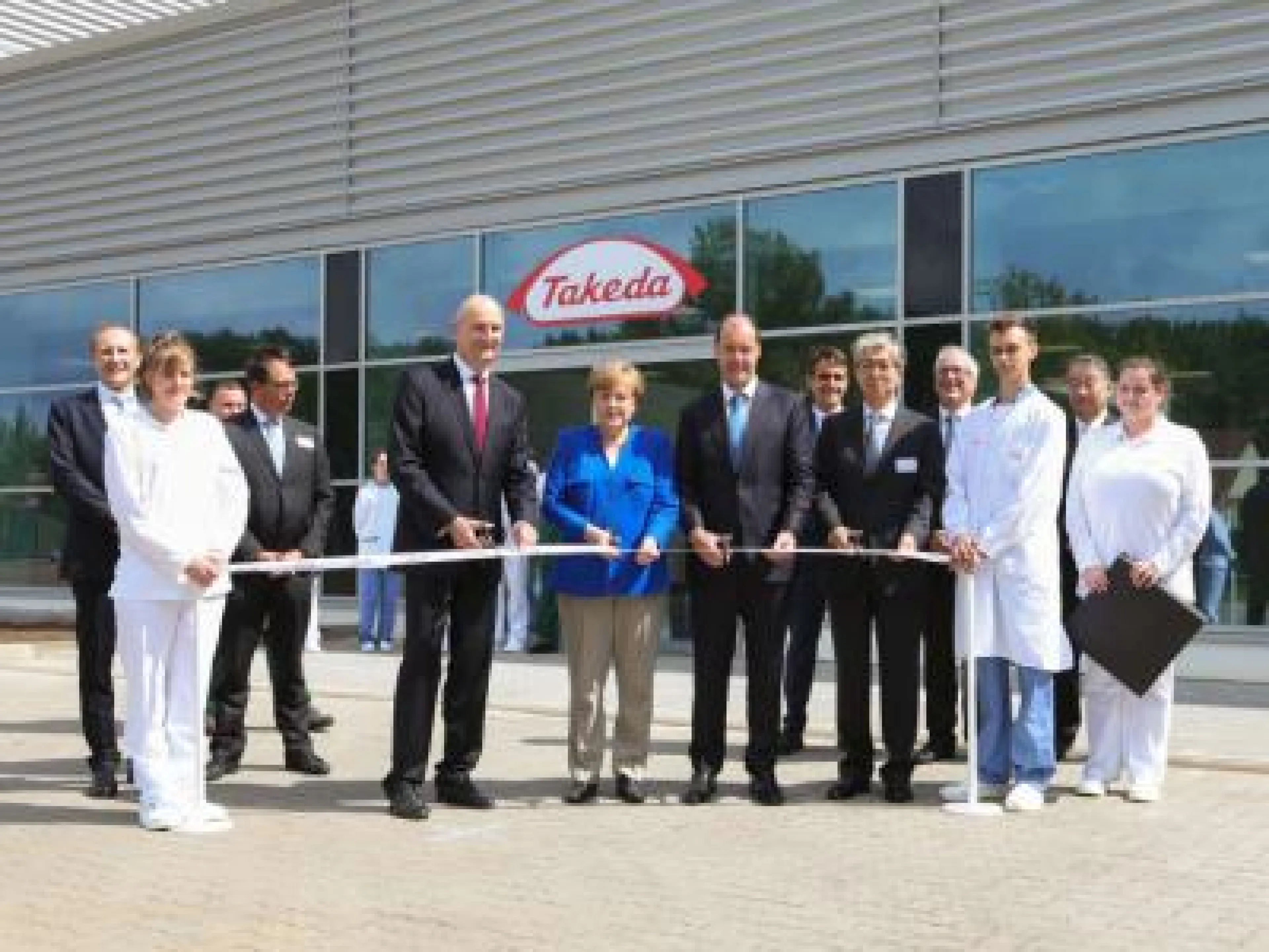 Bundeskanzlerin Angela Merkel eröffnet gemeinsam mit Ministerpräsident Dietmar Woidke das neue Produktionsgebäude von Takeda in Oranienburg