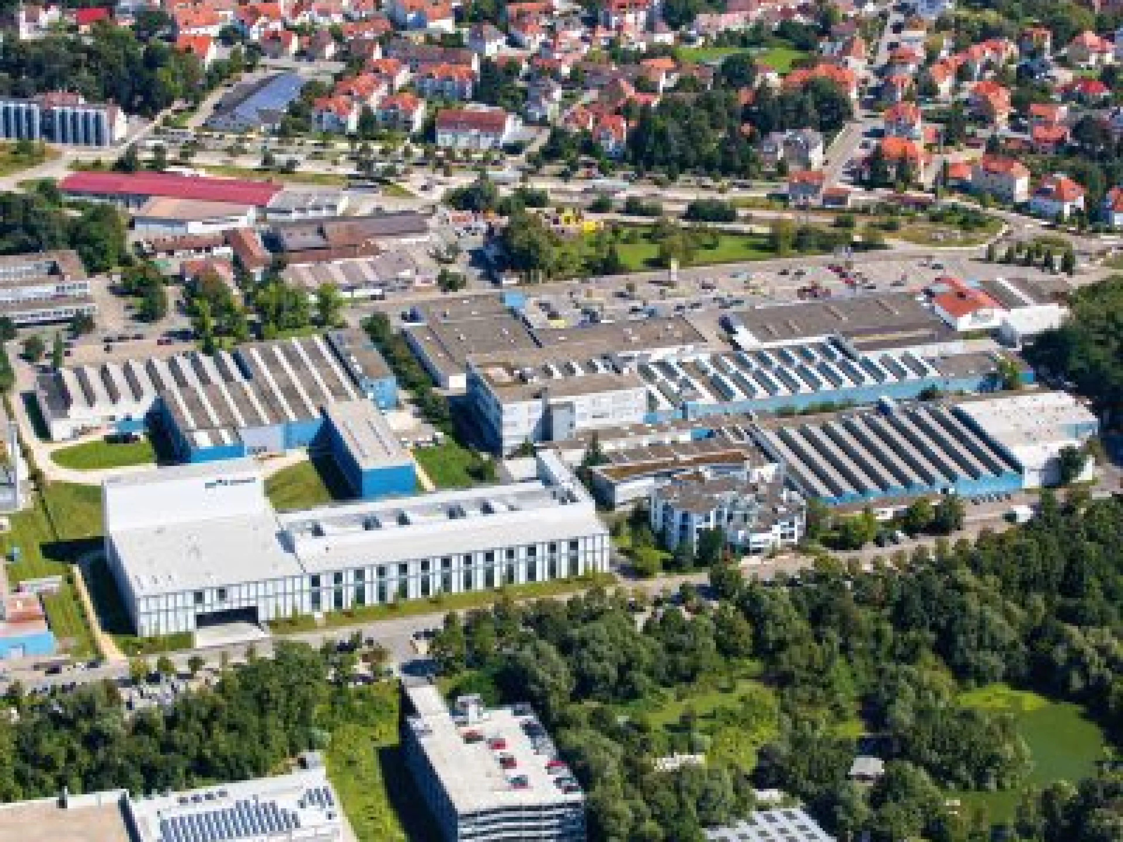 Um gut für die Zukunft aufgestellt zu sein, hat Uhlmann eine Holdingstruktur geschaffen. Sinnvolle Zentralfunktionen wurden in der Uhlmann Group Holding GmbH & Co. KG gebündelt