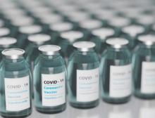 Die jetzt entwickelten mRNA-Impfstoffe gegen Covid-19 erfordern ausgeklügelte Verpackungskonzepte, damit ihre Wirksamkeit auch beim globalen Versand sichergestellt bleibt