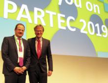 Professor Stefan Heinrich (links) neuer Vorsitzender der Partec 2019. Professor Hermann Nirschl (rechts) übergibt die Position