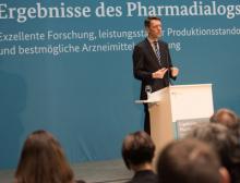 Georg Schütte, Staatssekretär im Bundesministerium für Bildung und Forschung, bei der Vorstellung der Ergebnisse des Pharmadialogs