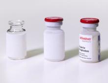 Dank der zwei ineinandergreifenden Labelkomponenten haftet das Kryo-Label von Schreiner Medipharm sicher und fest auf tiefgefrorenen Vials