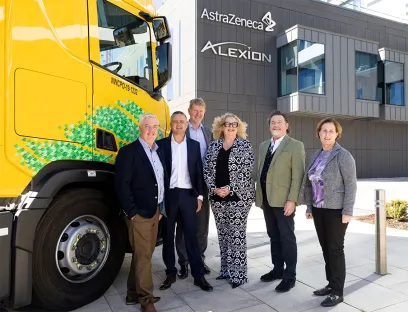 v.l.n.r.: Mark Smith, DHL, Damien Gannon, Alexion, Declan Costelloe, DHL, Sylvia Kiely, Alexion sowie Maurice Meade und Yvonne Rogers von DHL, Bild: DHL v.l.n.r.: Mark Smith, DHL, Damien Gannon, Alexion, Declan Costelloe, DHL, Sylvia Kiely, Alexion sowie Maurice Meade und Yvonne Rogers von DHL