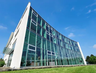 Am Hauptsitz von Rentschler Biopharma in Laupheim soll die neue Puffer-Medien-Station entstehen, Bild: Rentscher Biopharma Am Hauptsitz von Rentschler Biopharma in Laupheim: Ort der neuen Puffer-Medien-Station
