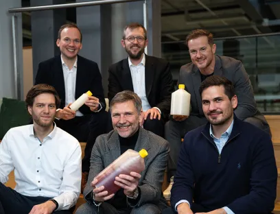 v.l.n.r.: Dr. Joel Eichmann, GF Green Elephant Biotech, Hendrik Faustmann, New Business Model Development, Bürker, Georg Stawowy, CEO Bürkert, Caspar von Schoeler, Corporate Development, Bürkert, Roman Gaida, CSO Bürkert, Felix Wollenhaupt, GF Green Elephant Biotech, Bild: Bürkert Fluid Control Systems Familienunternehmen Bürkert Fluid Control Systems investiert in Startup Green Elephant Biotech