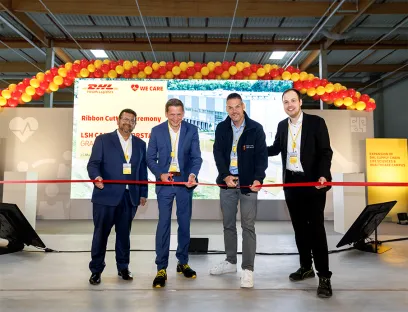 v.l.n.r. Michael Gardner, Head of Pharma Specialized Network, Rainer Haag, CEO DHL Supply Chain Germany & Alps, Daniel Imbescheid, Bürgermeister Stadt Florstadt, und Jan Zschiesche, Business Unit Director LSH bei DHL Supply Chain Germany & Alps, Bild: DHL v.l.n.r. Michael Gardner, Head of Pharma Specialized Network, Rainer Haag, CEO DHL Supply Chain Germany & Alps, Daniel Imbescheid, Bürgermeister Stadt Florstadt, and Jan Zschiesche, Business Unit Director LSH at DHL Supply Chain Germany & Alps.