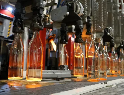Der erste Produktionslauf bei Gerresheimer nach dem Austausch der Schmelzwanne gegen eine hochmoderne Oxy-Hybrid-Schmelzwanne, Bild: Gerresheimer Der erste Produktionslauf bei Gerresheimer nach dem Austausch der Schmelzwanne gegen eine hochmoderne Oxy-Hybrid-Schmelzwanne