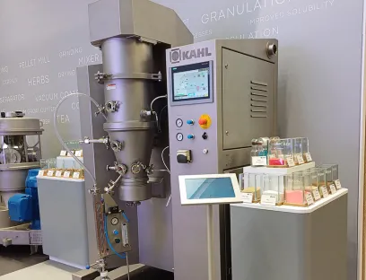 Wirbelschichttechnologie: Die LFB Mini L eignet sich für die Trocknung, Agglomeration, Sprühgranulation, Mikroverkapselung oder das Coating von Pulvern, Granulaten oder Pellets, Bild: Amandus Kahl