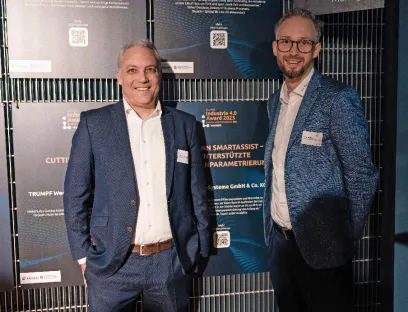 v.l.n.r.: Dr. Mario Rometsch und Florian Wahler von Uhlmann nahmen die Auszeichnung in der Kategorie „Winner" für das KI-basierte Assistenzsystem „Uhlmann SmartAssist“ entgegen