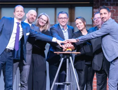 Startschuss für Innexis: Marián Bendík, Geschäftsführer Pharmapark Ort; Stephan Rauwald, Geschäftsführer Pharmapark Jena, Kerstin von Heemskerck, Director CorpComm; Martin Egger, CEO; Antje Lobisch, CFO; Markus Sauerbier, Leiter GB Site Management und Manuel Sierra-Garcia, Leiter Geschäftsbereich Logistics