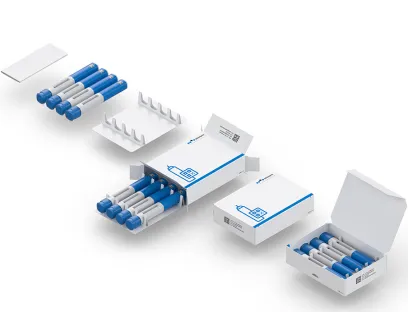 Das Karton-Tray, hier in der Anwendung mit vier Pens in einer Faltschachtel reduziert Materialaufwand und Logistikkosten. Das „Parenteral Tray Center PTC 200" übernimmt das Aufrichten der Trays sowie die Bestückung und die Verpackung der Trays in die Faltschachtel