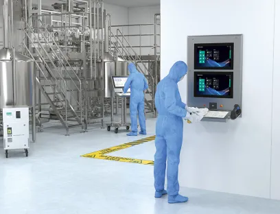 Das HMI „VisuNet FLX“ mit integriertem RFID-Reader, Not-Aus und Barcode-Scanner für Atex/IECEx Zone 2/22 und Div. 2 für den Einsatz im Reinraum ermöglicht einfache Reinigbarkeit durch möglichst wenig Ablagefläche für Stäube und Flüssigkeiten