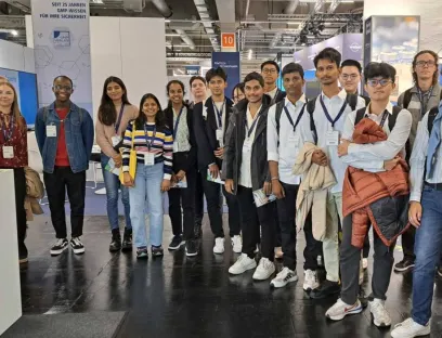 Studierende der Fakultät Life Sciences der Hochschule Albstadt-Sigmaringen, beim Student Day der Powtech Technopharm 2025