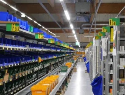 Aufgrund der deutlich geringeren Wärmeabstrahlung der LEDs gegenüber den zuvor eingebauten konventionellen Leuchtstofflampen wird die Klimatechnik erheblich entlastet, Bild: Emslicht Aufgrund der deutlich geringeren Wärmeabstrahlung der LEDs gegenüber den zuvor eingebauten konventionellen Leuchtstofflampen wird die Klimatechnik erheblich entlastet