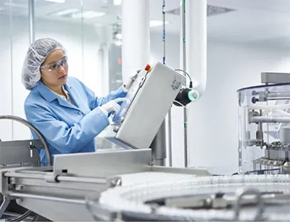 Abfüllung von Arzneimitteln in Glasampullen bei Fresenius Kabi im Werk Melrose Park in den USA
