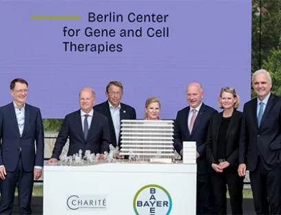 v.l.n.r.: Prof. Karl Lauterbach, Olaf Scholz, Prof. Heyo K. Kroemer, Astrid Lurati, Kai Wegner, Judith Pirscher, Stefan Oelrich