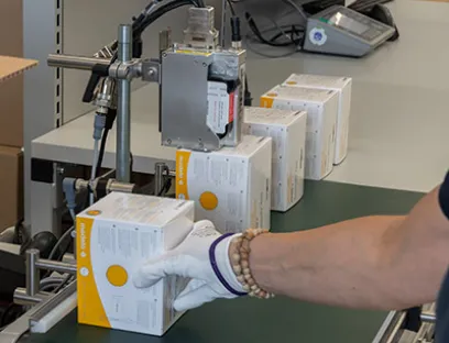 7.500 Einheiten werden bei SKS pro Tag mit dem Markoprint Drucker gekennzeichnet, Bilder: Bluhm Systeme 7500 Einheiten werden pro Tag mit dem Markoprint Drucker gekennzeichnet.