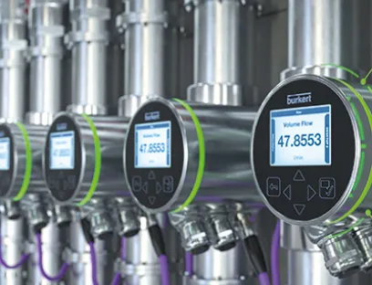 Das Inline-Durchflussmessgerät arbeitet nach dem patentierten Surface-Acoustic-Waves-Verfahren und erkennt Medienwechsel zuverlässig, Bild: Bürkert Das Inline-Durchflussmessgerät arbeitet nach dem patentierten Surface-Acoustic-Waves-Verfahren und erkennt Medienwechsel zuverlässig. Vorteil dieses Verfahrens ist aber auch, dass es keinerlei Einbauten oder Verengungen und damit auch keine Toträume im Messrohr gibt.
