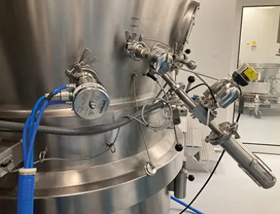 Anwendung der Parsum-Sonde an einem Wirbelschichtgranulator, Bild: Parsum Anwendung der Parsum-Sonde an einem Wirbelschichtgranulator
