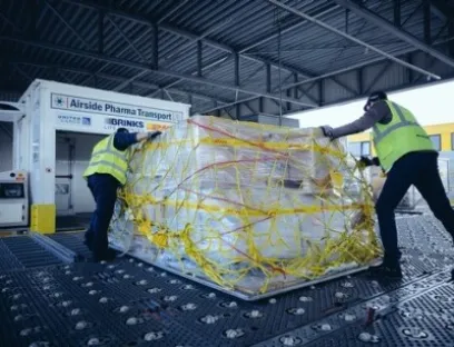 Im Kampf gegen Covid-19 hat DHL seit Dezember 2020 eine Milliarde Impfdosen in über 160 Länder transportiert, Bild: DHL Im Kampf gegen Covid-19 hat DHL seit Dezember 2020 eine Milliarde Impfdosen in über 160 Länder transportiert