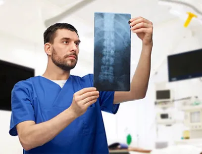 Durch den Einsatz des OEE-Erfassungssystems hat Heraeus Medical seine Effizienz durch mehr Transparenz im Produktionsprozess signifikant gesteigert, Bild: AdobeStock_412832762 Heraeus Medical