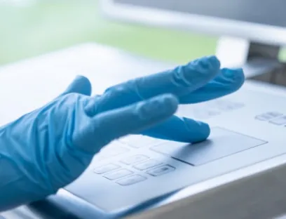 Die Human-Machine-Interfaces (HMI) von Systec & Solutions sind die Schnittstelle in der digitalisierten Reinraum-Produktion, Bild: Pascoe Naturmedizin Die Human-Machine-Interfaces (HMI) von Systec & Solutions sind die Schnittstelle in der digitalisierten Reinraum-Produktion