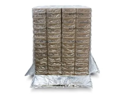 Dreilagiger Schichtaufbau: Eine reflektive Außenschicht umgibt eine Isolation aus rPET Vlies – die Thermohaube wird über die Waterblankets gestülpt, die ihrerseits die zu schützende Ware abdecken, Bild: Ecocool Dreilagiger Schichtaufbau: Eine reflektive Außenschicht umgibt eine Isolation aus rPET Vlies – die Thermohaube wird über die Waterblankets gestülpt, die ihrerseits die zu schützende Ware abdecken