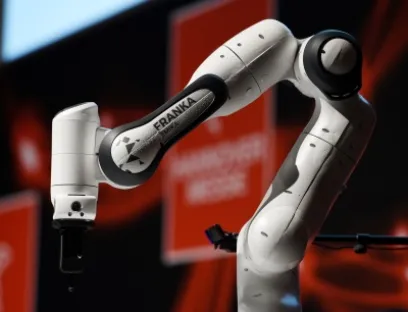 Unter dem Leitthema "Integrated Industry – Connect & Collaborate" demonstrieren Roboterfirmen, Systemintegratoren und Anbieter von Greiftechnik, welche Lösungen sie zur Smart Factory beitragen, Bild: Deutsche Messe Geballte Robotik-Power auf der Hannover Messe 2018