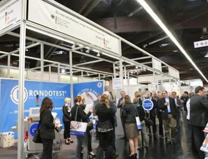 Reger Informationsaustausch auch am Gemeinschaftsstand Junge Innovative Unternehmen, Bild: NuernbergMesse Gemeinschaftsstand Junge Innovative Unternehmen