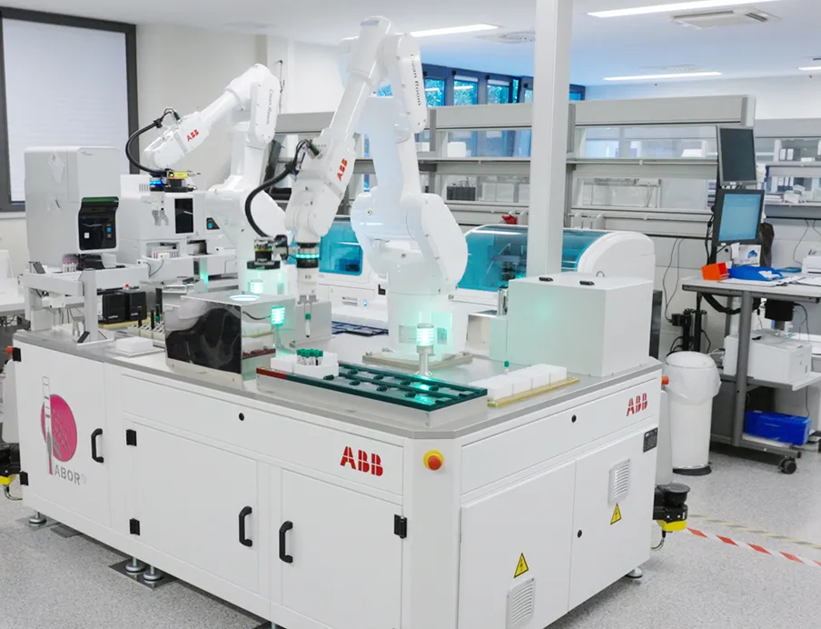 Die MVZ Medizinische Labore Dessau Kassel und ABB haben mit dem Lab Table II eine kostengünstige und kompakte Lösung für die automatisierte Prozessierung der Blutproben im klinischen Labor erarbeitet. Das System erreicht einen Durchsatz von maximal 160 Proben pro Stunde, Bild: ABB Die MVZ Medizinische Labore Dessau Kassel GmbH und ABB haben mit dem Lab Table II eine kostengünstige und kompakte Lösung für die automatisierte Prozessierung der Blutproben im klinischen Labor erarbeitet. Das System erreicht einen Durchsatz von maximal 160 Proben pro Stunde