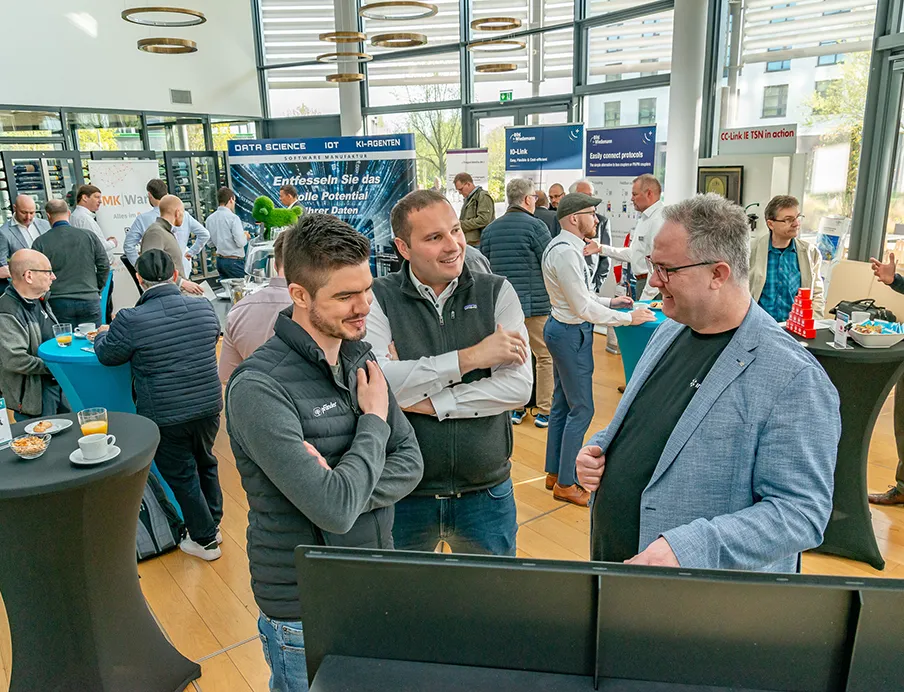 Reger Austausch zwischen den Sessions im Innovations-Café