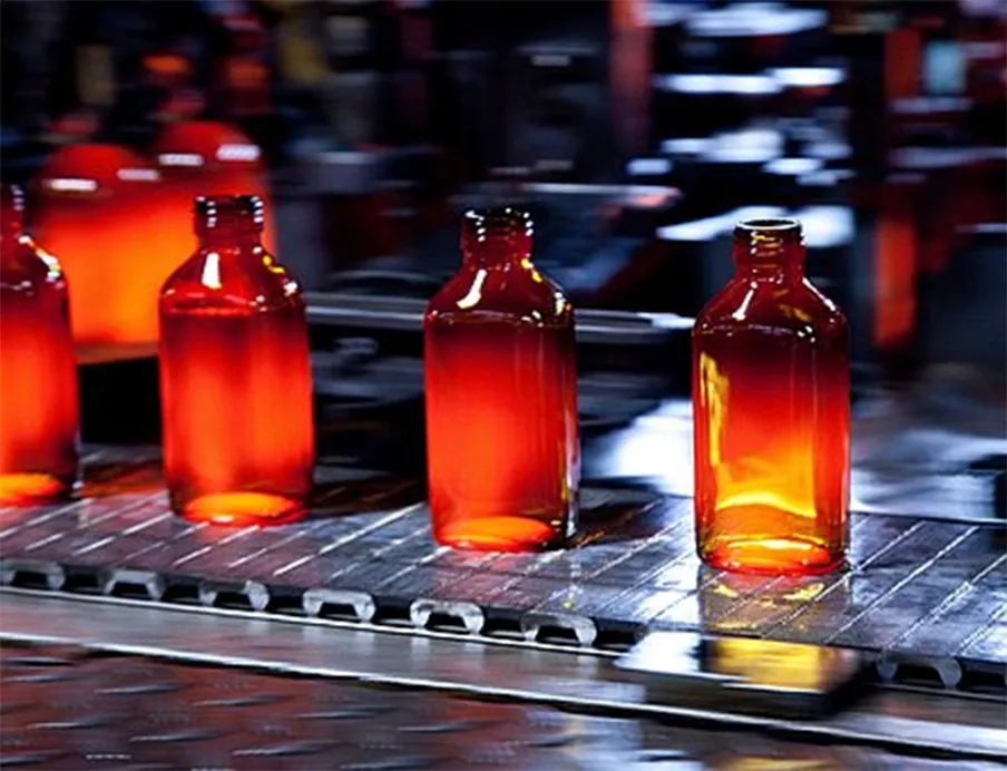 Glasproduktion im Bereich Moulded-Glass, Bild: Gerresheimer Glasproduktion im Bereich Moulded-Glass bei Gerresheimer